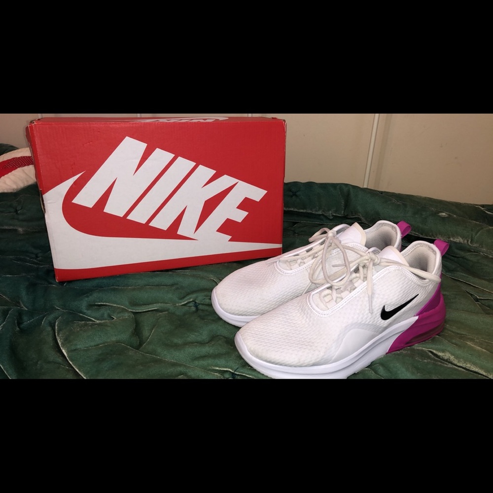Nike Air Max Motion 2 Sneakers